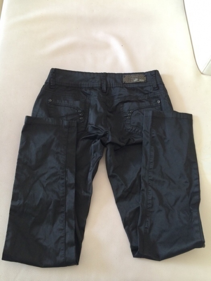 Pantalon noir satiné taille 40 tbe acheter vendre