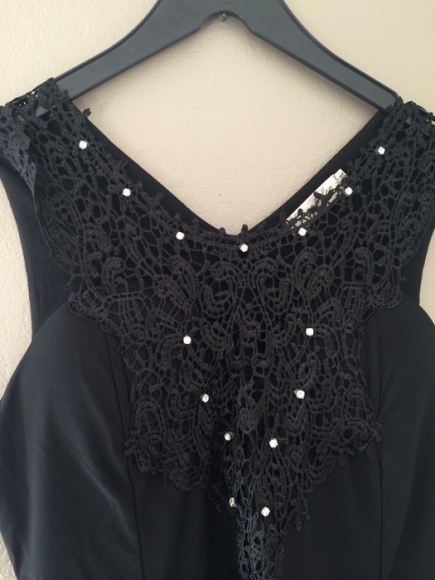 Tunique noire avec dentelle et strass taille M/L neuve acheter vendre