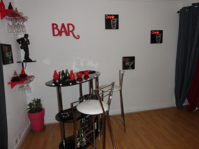 Bar + tabouret + décoration  acheter vendre