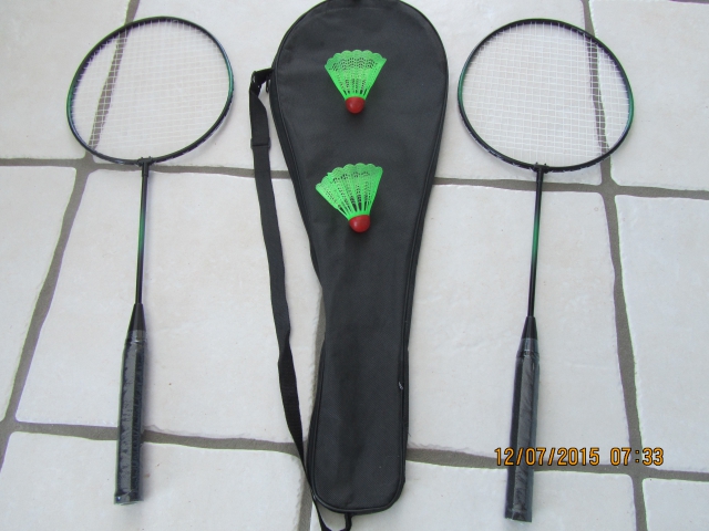 2 raquettes de badminton , 2 volants , housse neuve acheter vendre