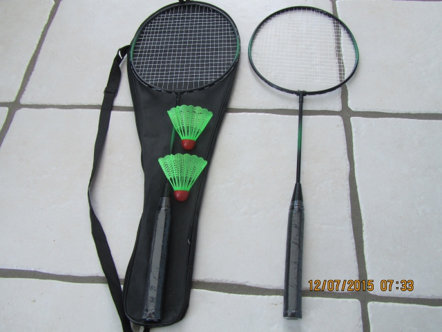 2 raquettes de badminton , 2 volants , housse neuve acheter vendre