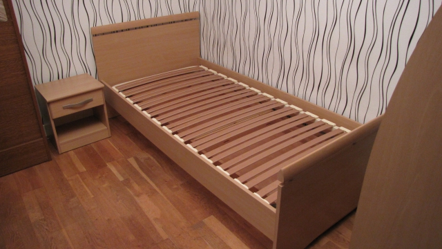  Lit avec matelas, rangement et table de chevet acheter vendre