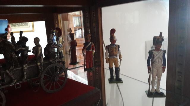 Figurines 1er Empire avec vitrine acheter vendre