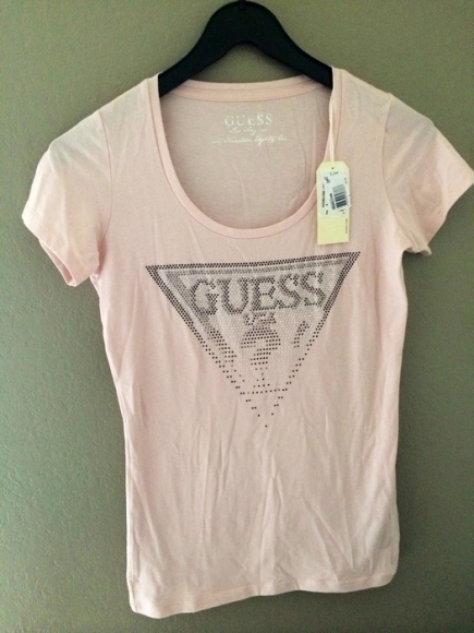 Tee-shirt rose Guess taille S neuf acheter vendre